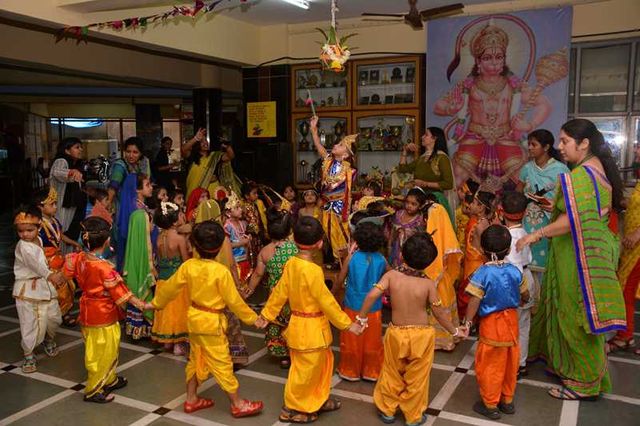 Swami Vivekanand  International School, Borivali - Krishnajanmastami Celebrationsa