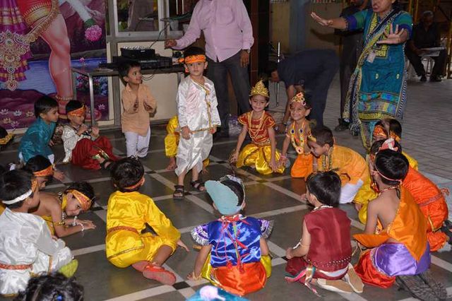 Swami Vivekanand  International School, Borivali - Krishnajanmastami Celebrations