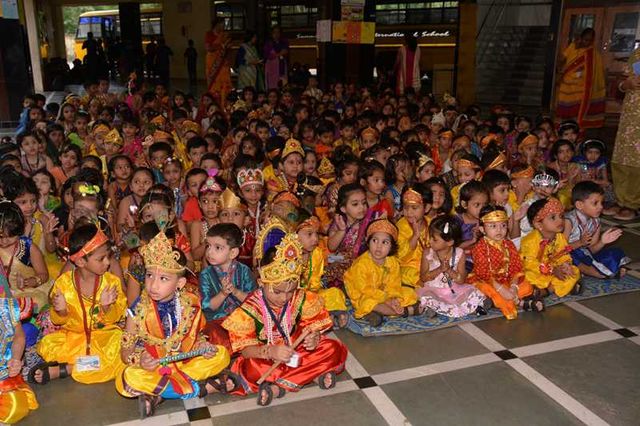 Swami Vivekanand  International School, Borivali - Krishnajanmastami Celebrations