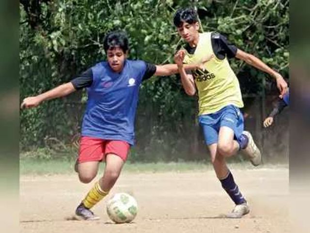 Mumbai: Aditya Birla coach Amstel D’Souza calls out refereesfor depriving his players from spending regular time at Azad Maidanb